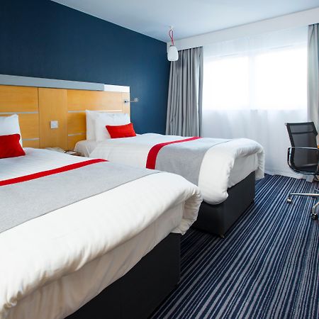 Holiday Inn Express London - Epsom Downs By Ihg Kültér fotó