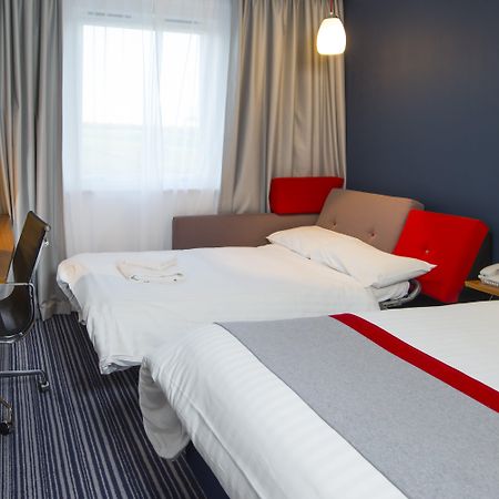 Holiday Inn Express London - Epsom Downs By Ihg Kültér fotó