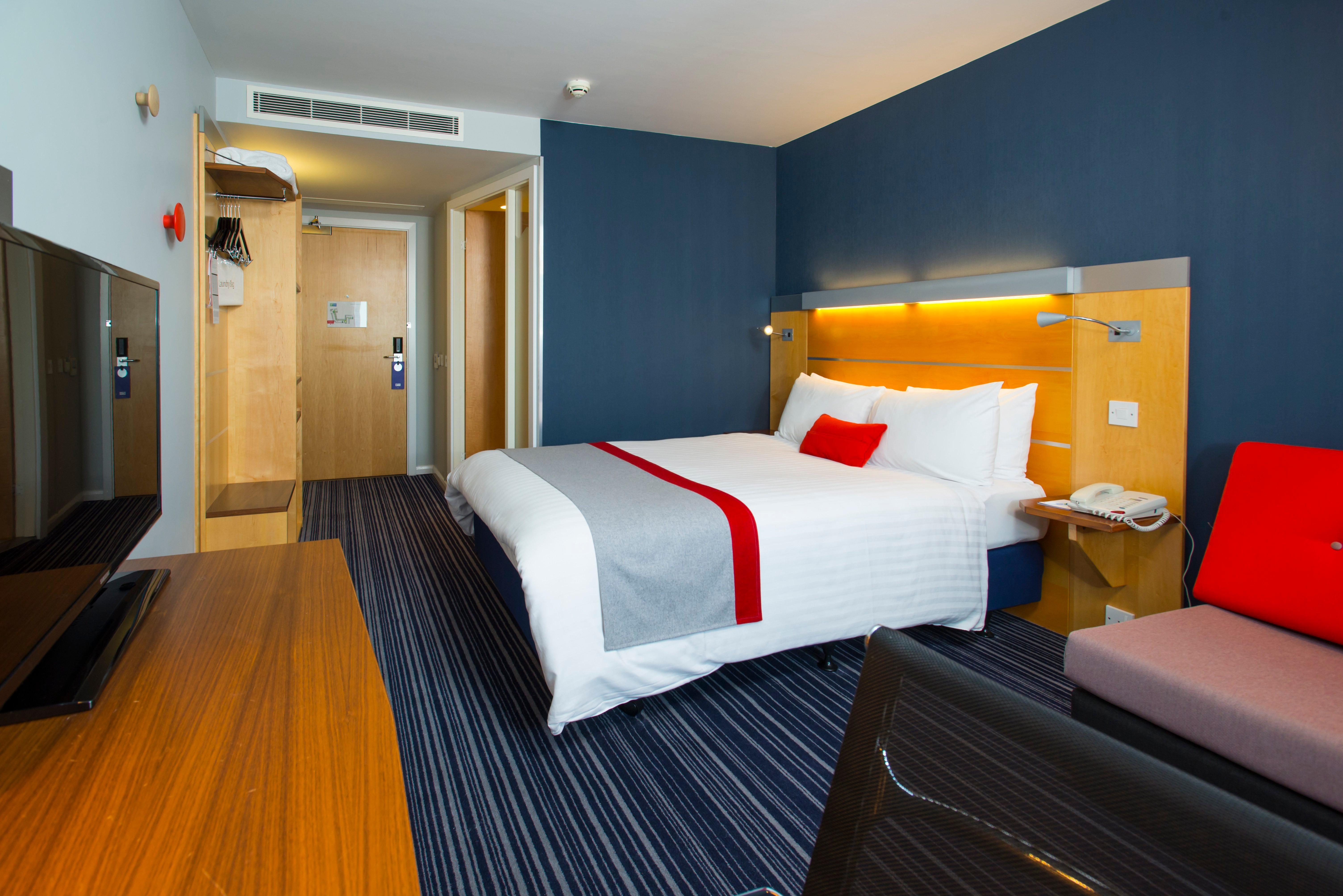 Holiday Inn Express London - Epsom Downs By Ihg Kültér fotó