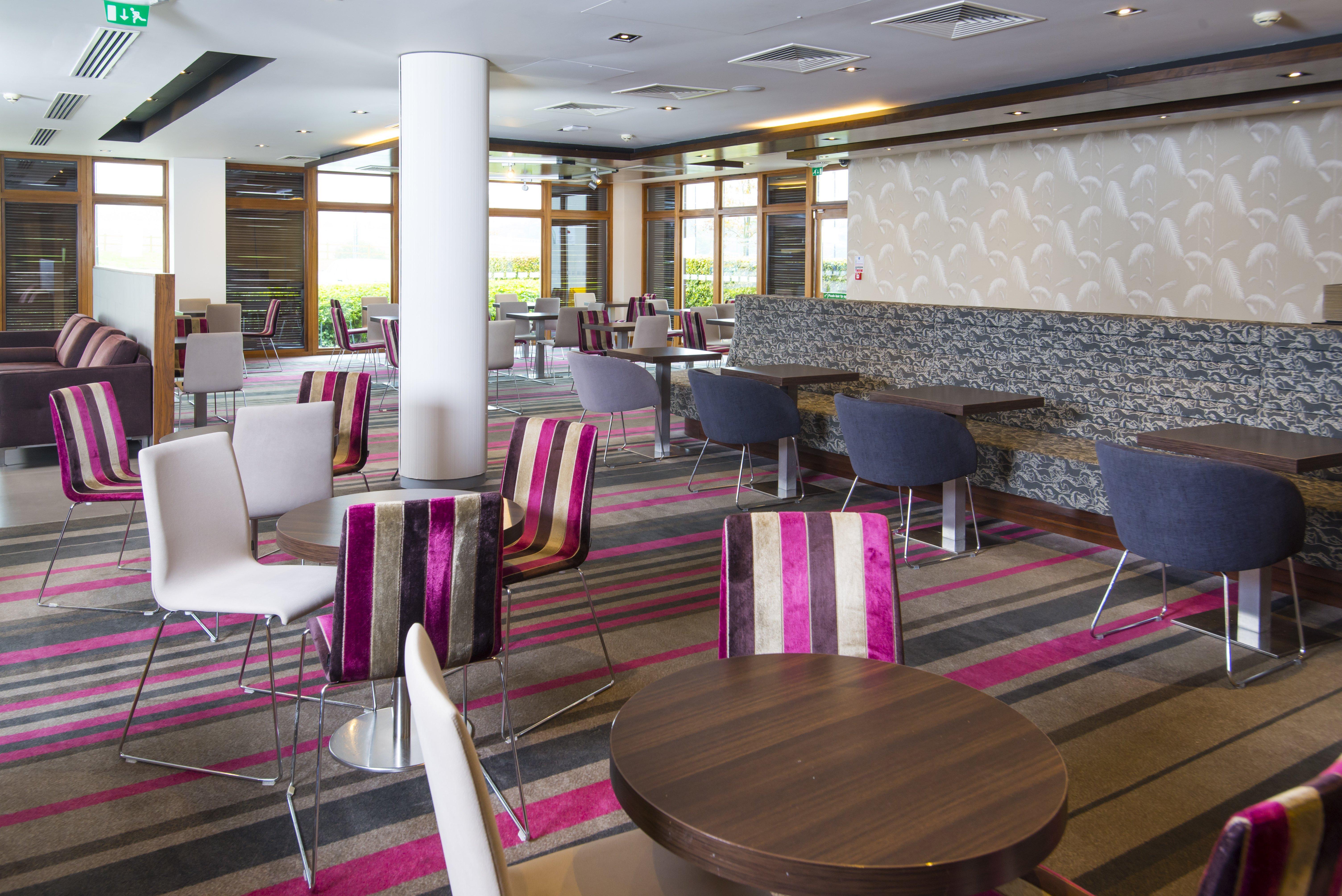Holiday Inn Express London - Epsom Downs By Ihg Kültér fotó