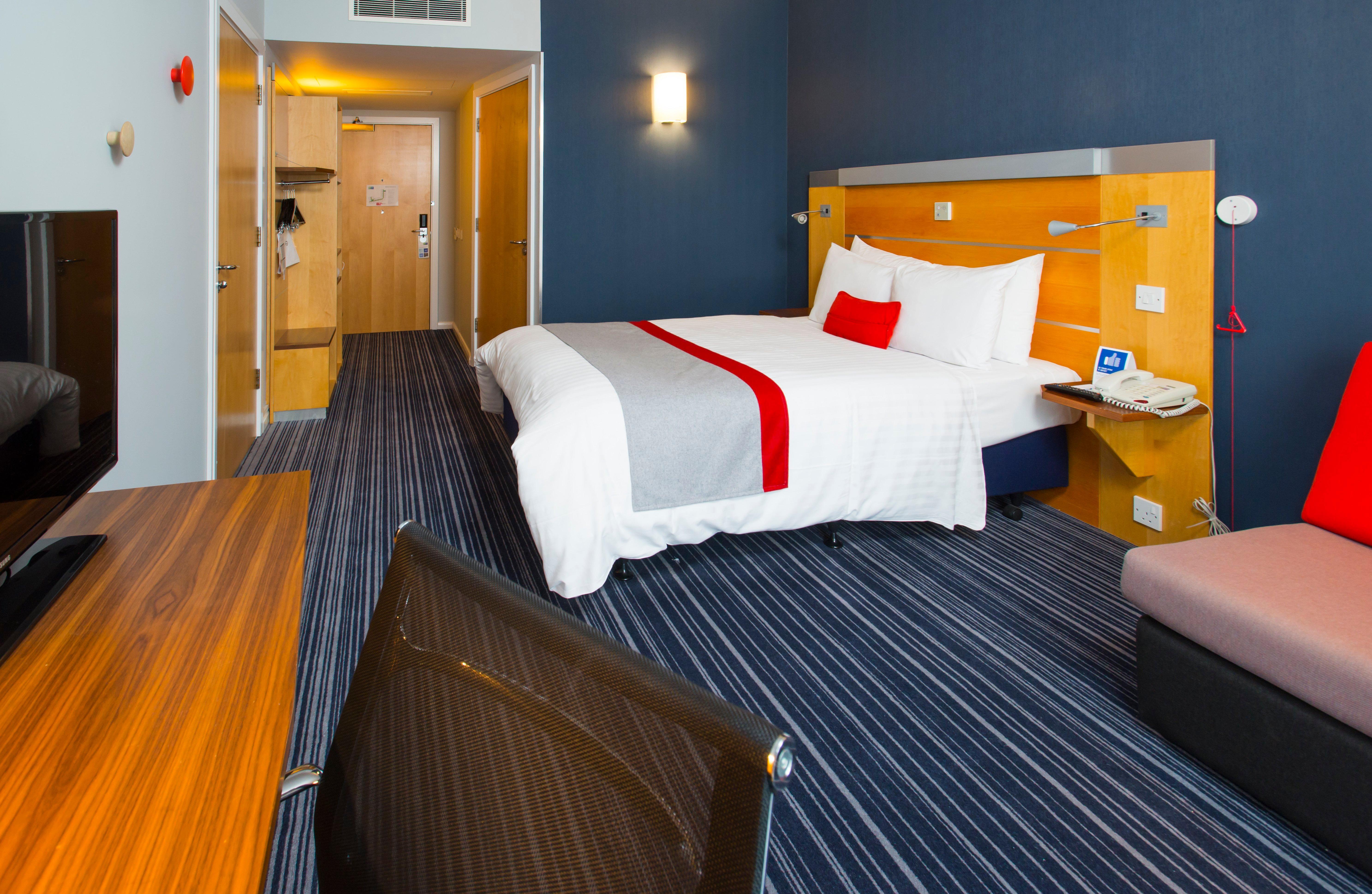 Holiday Inn Express London - Epsom Downs By Ihg Kültér fotó