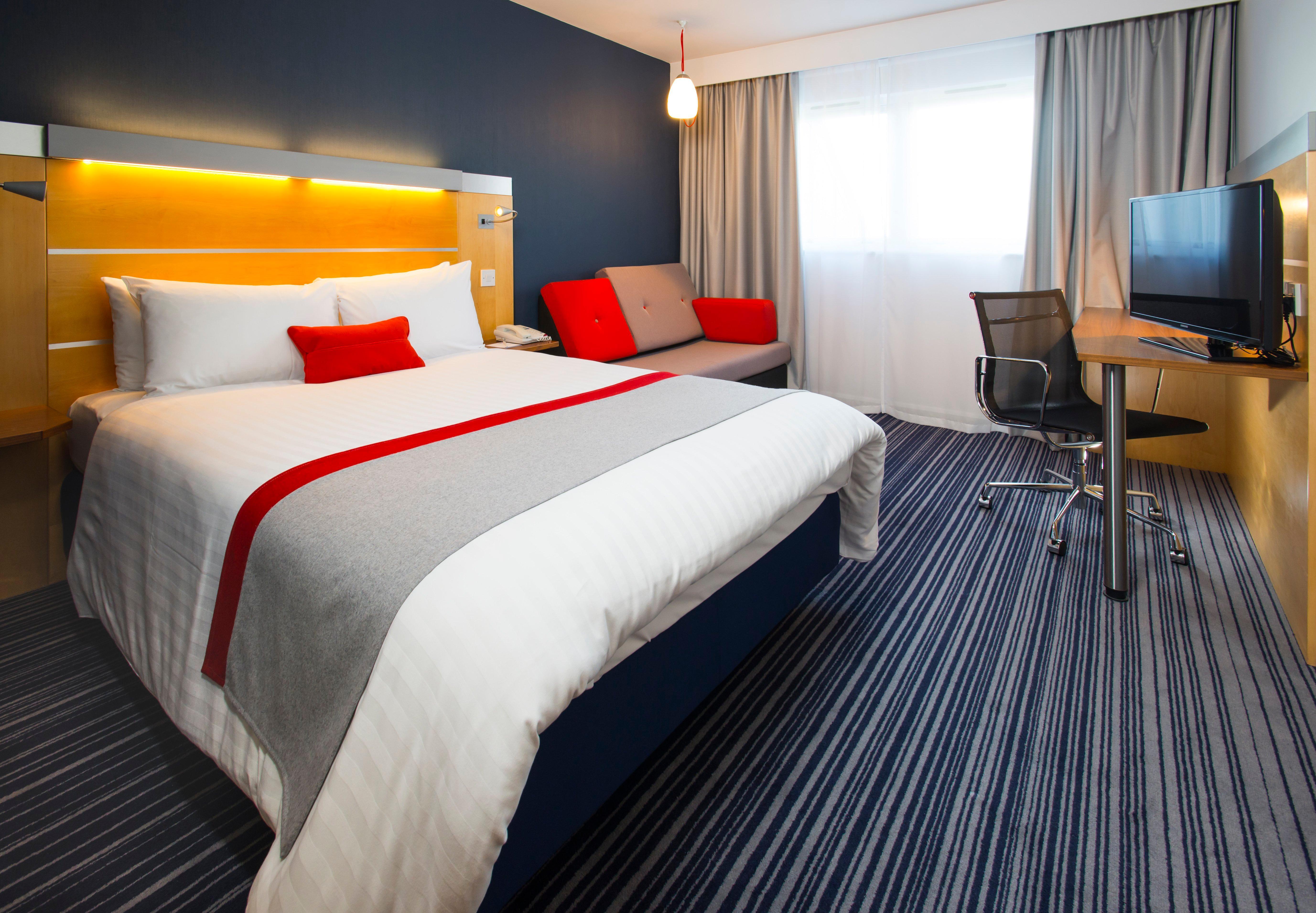 Holiday Inn Express London - Epsom Downs By Ihg Kültér fotó