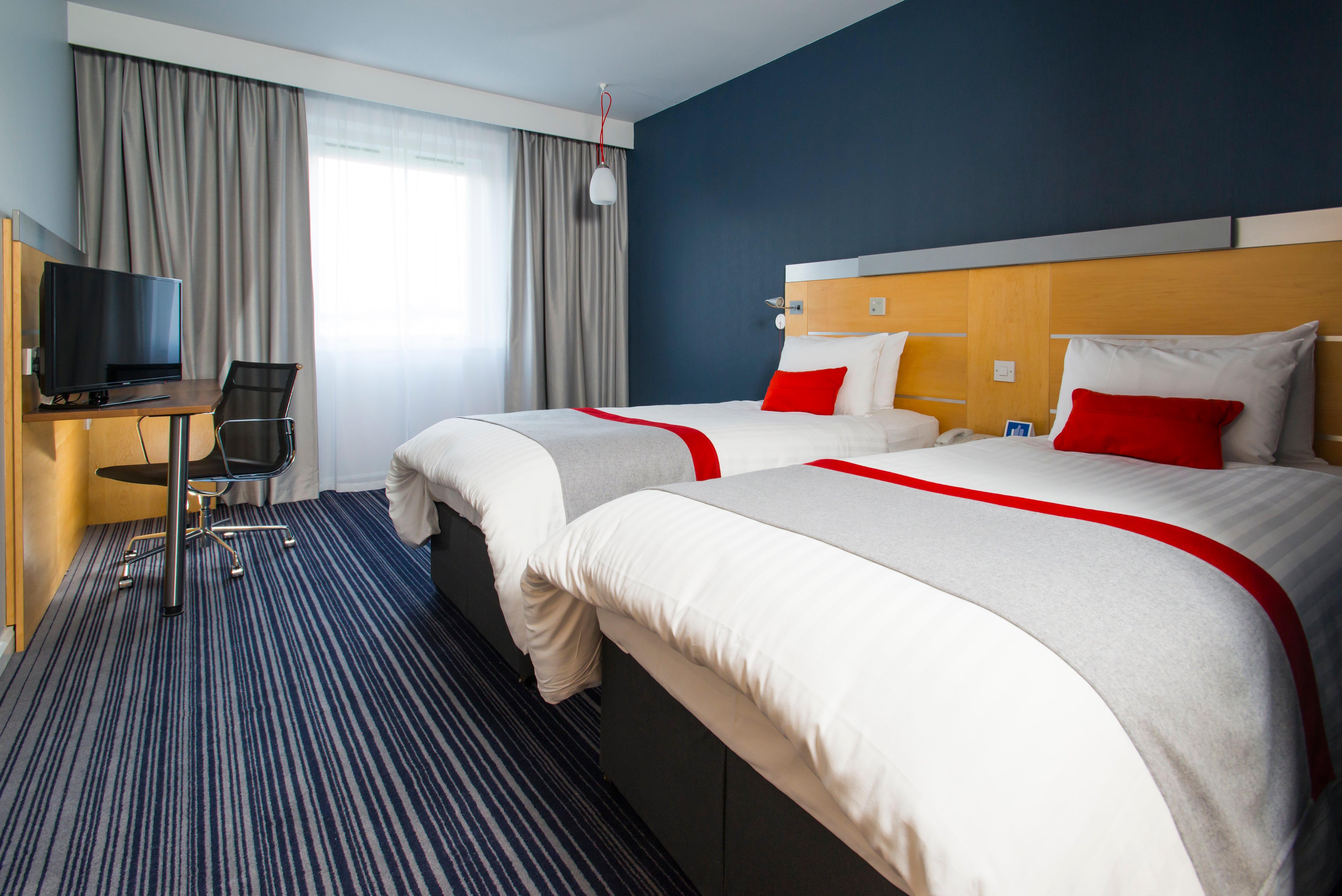 Holiday Inn Express London - Epsom Downs By Ihg Kültér fotó
