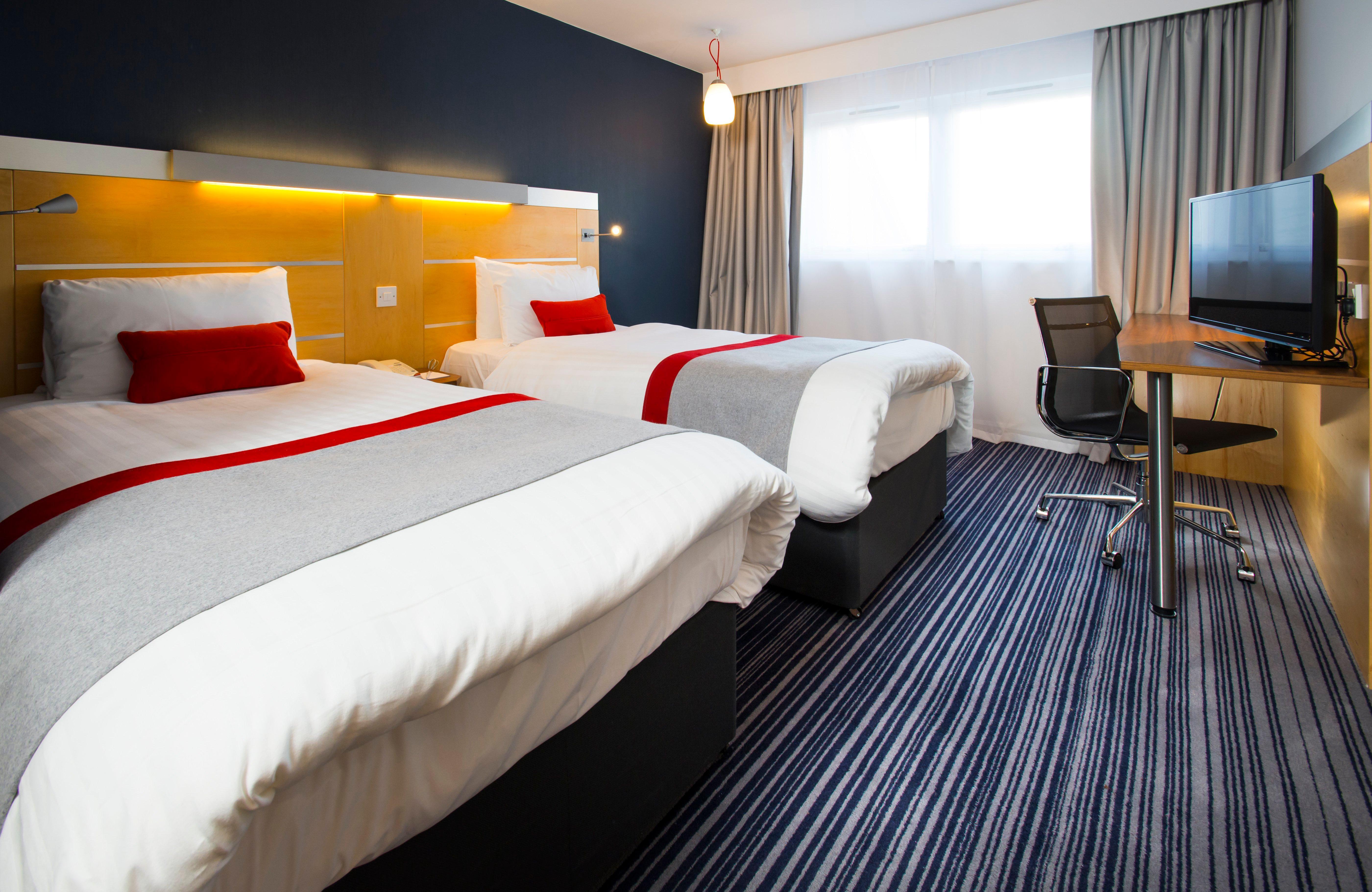 Holiday Inn Express London - Epsom Downs By Ihg Kültér fotó