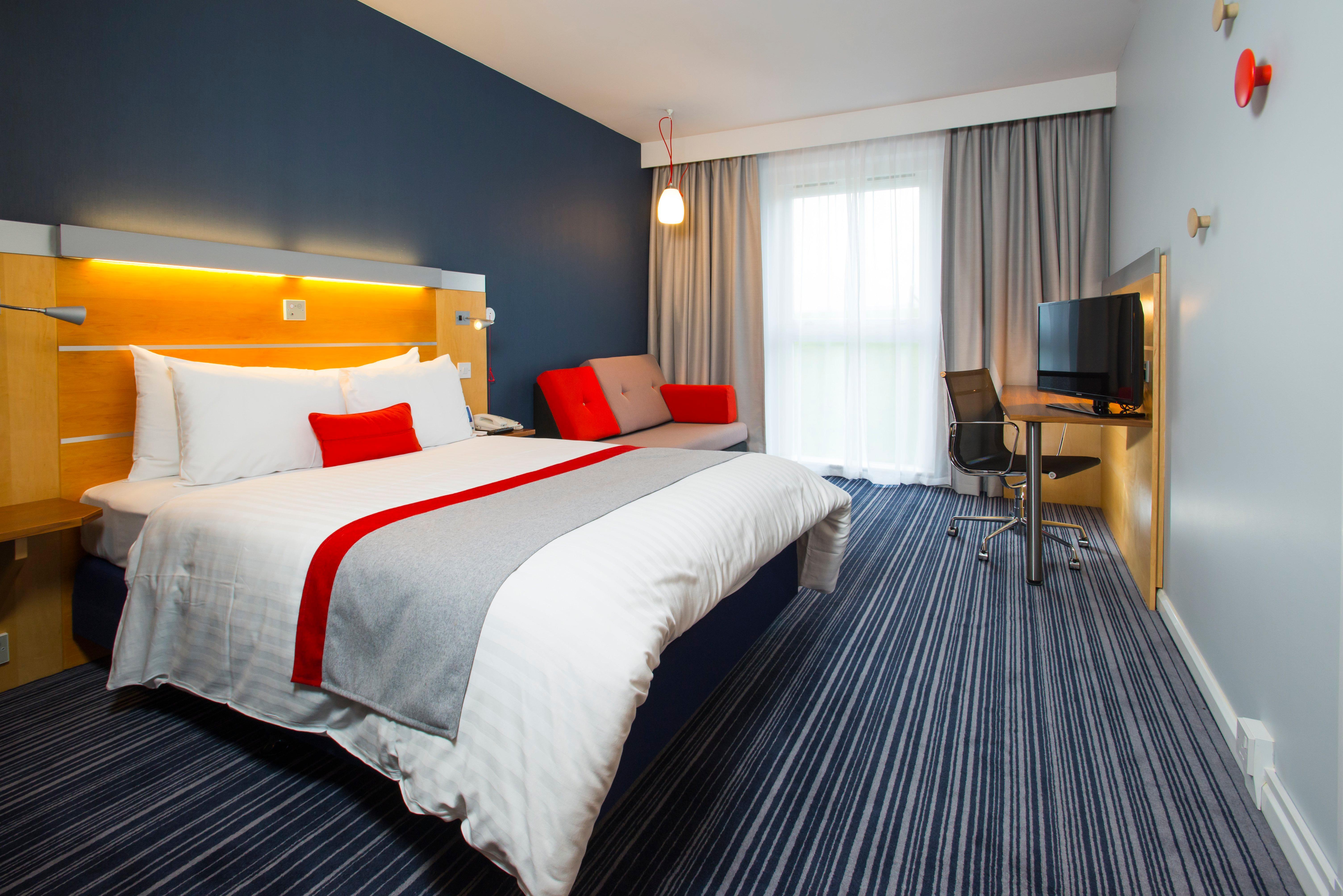 Holiday Inn Express London - Epsom Downs By Ihg Kültér fotó
