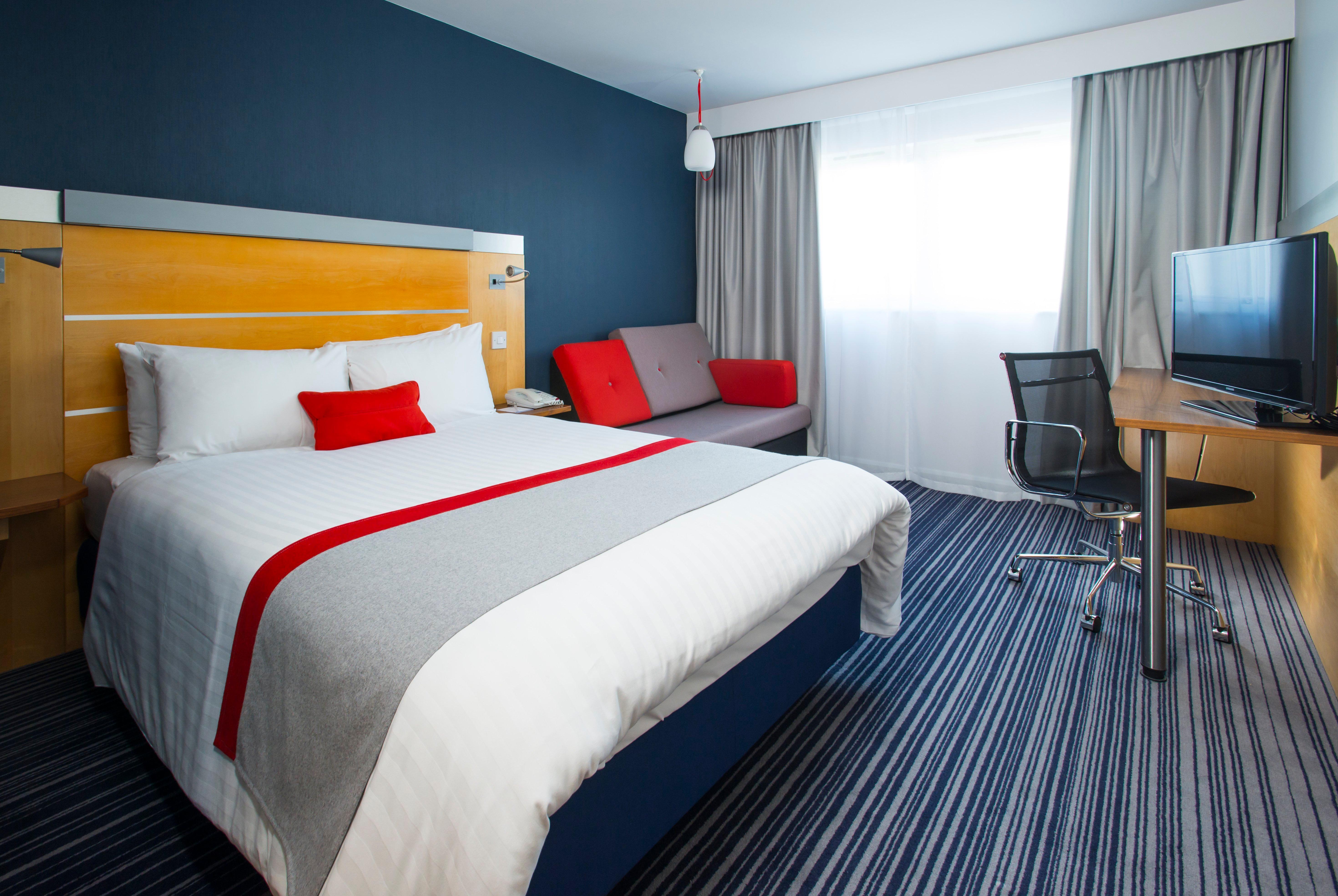 Holiday Inn Express London - Epsom Downs By Ihg Kültér fotó