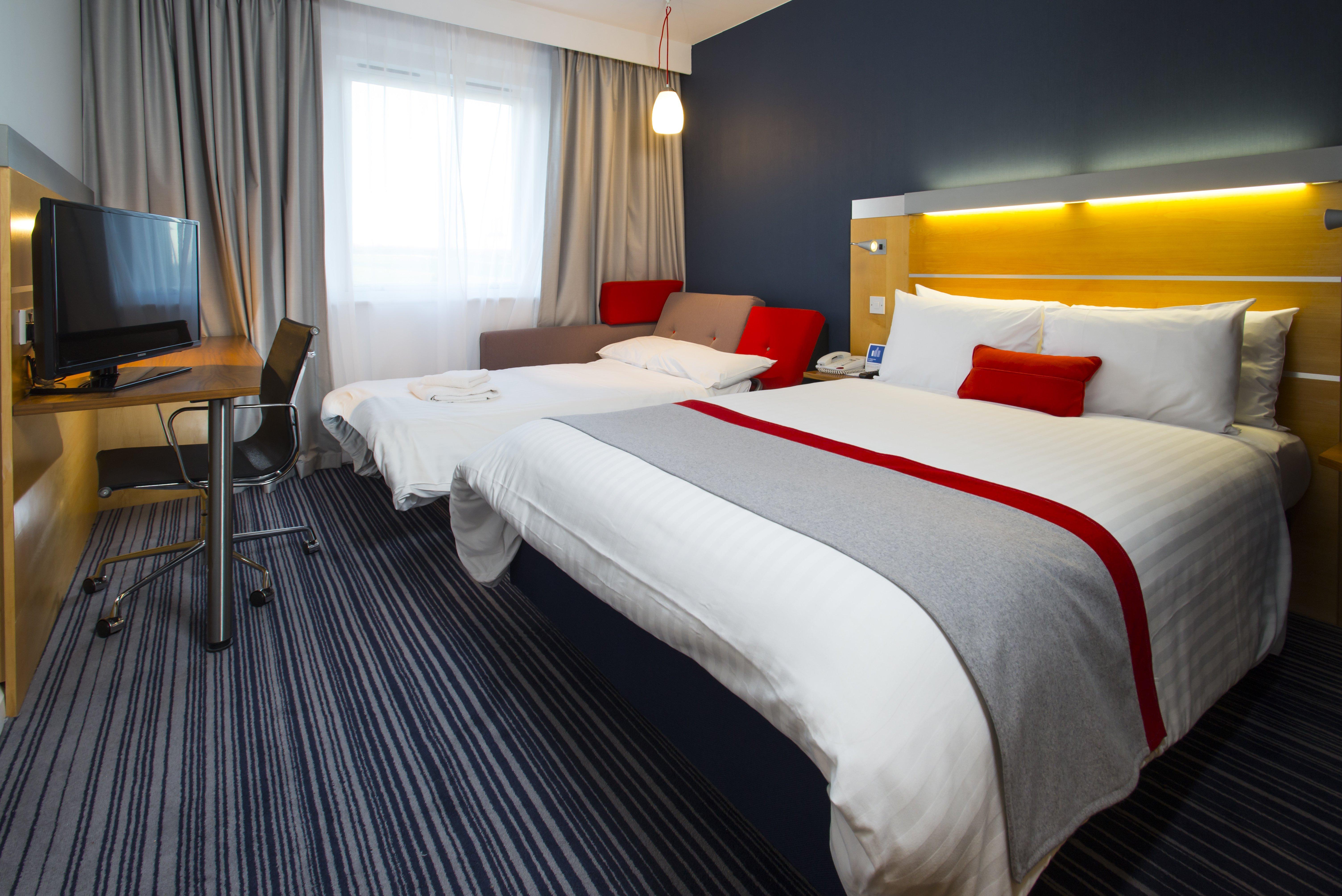 Holiday Inn Express London - Epsom Downs By Ihg Kültér fotó