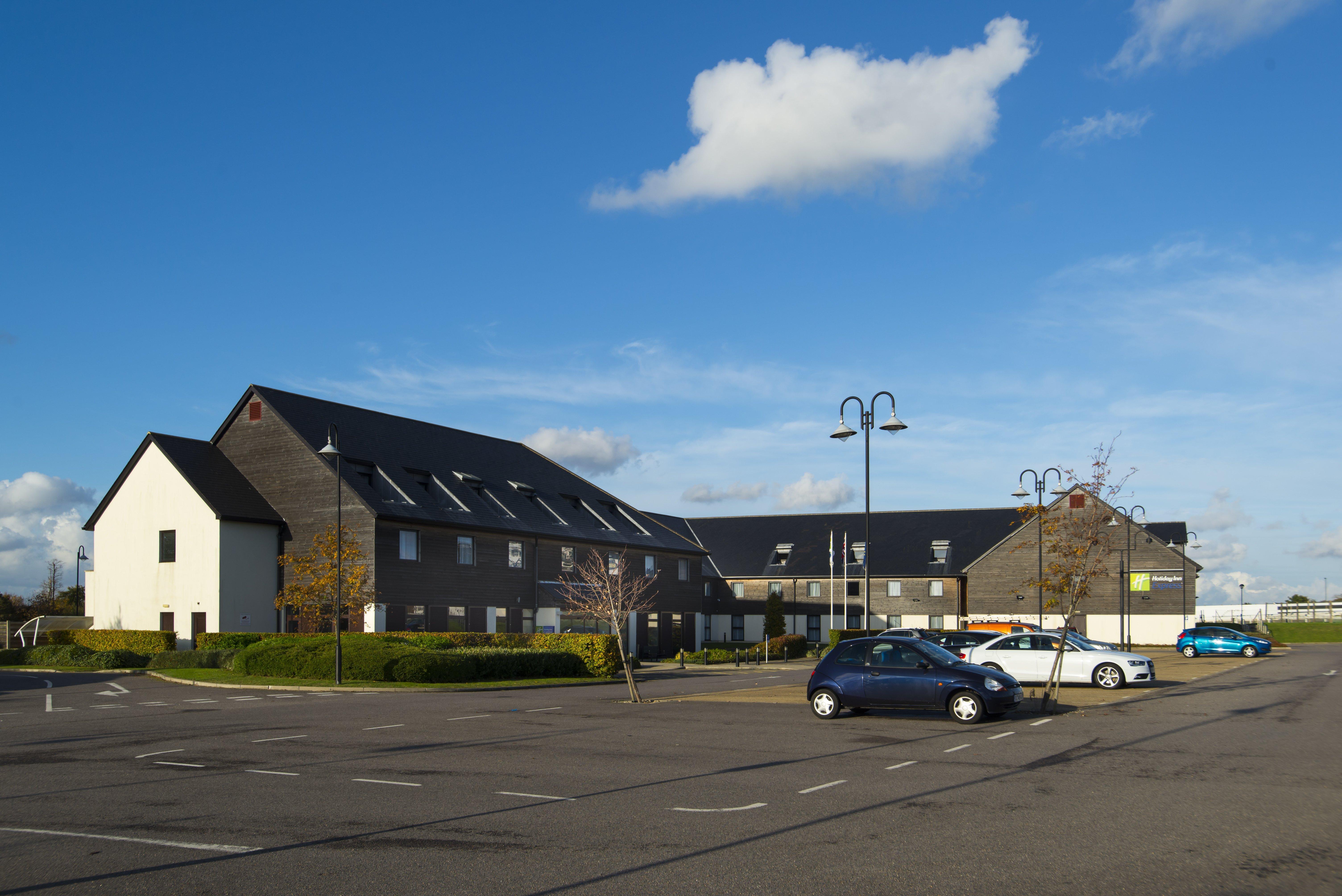 Holiday Inn Express London - Epsom Downs By Ihg Kültér fotó