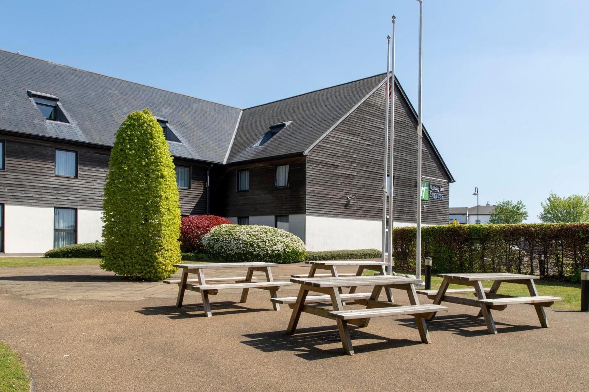 Holiday Inn Express London - Epsom Downs By Ihg Kültér fotó