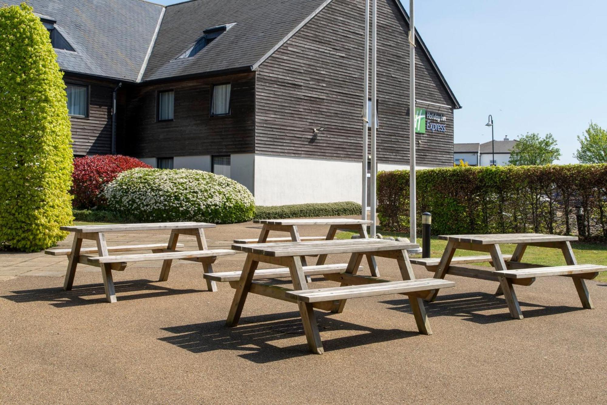 Holiday Inn Express London - Epsom Downs By Ihg Kültér fotó