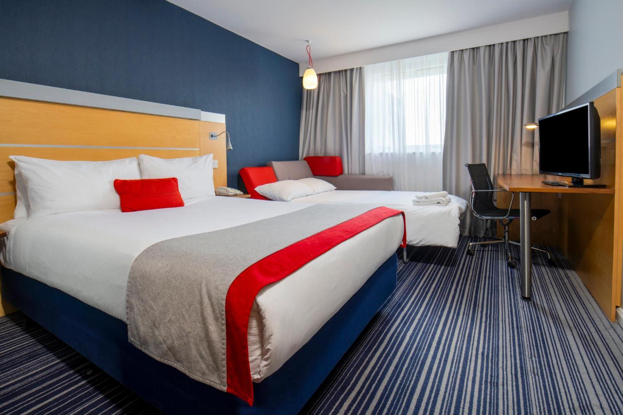 Holiday Inn Express London - Epsom Downs By Ihg Kültér fotó